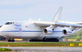 Antonov An-225 Mriya Taxiing
